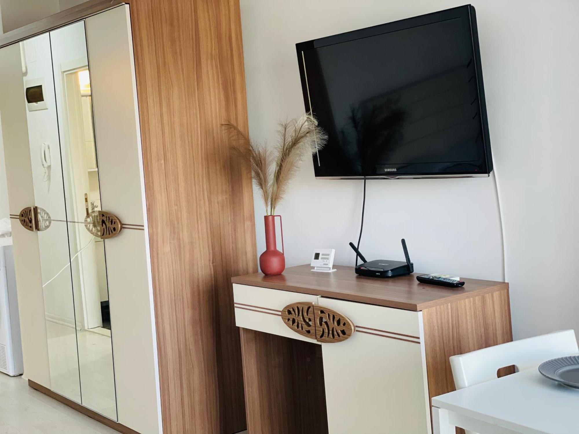 Airplane Plaza Apartment โอโตเปนี ภายนอก รูปภาพ