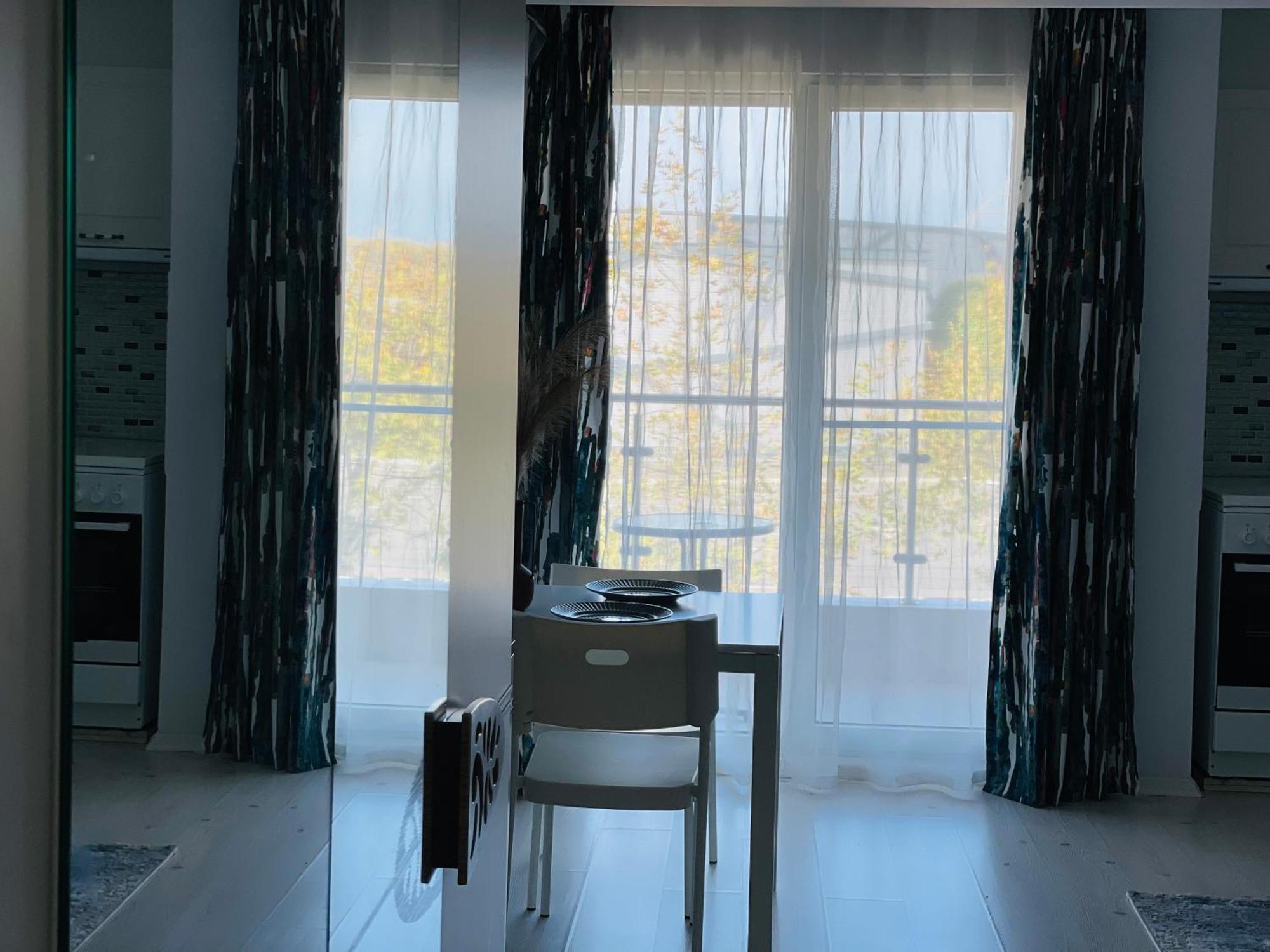 Airplane Plaza Apartment โอโตเปนี ภายนอก รูปภาพ