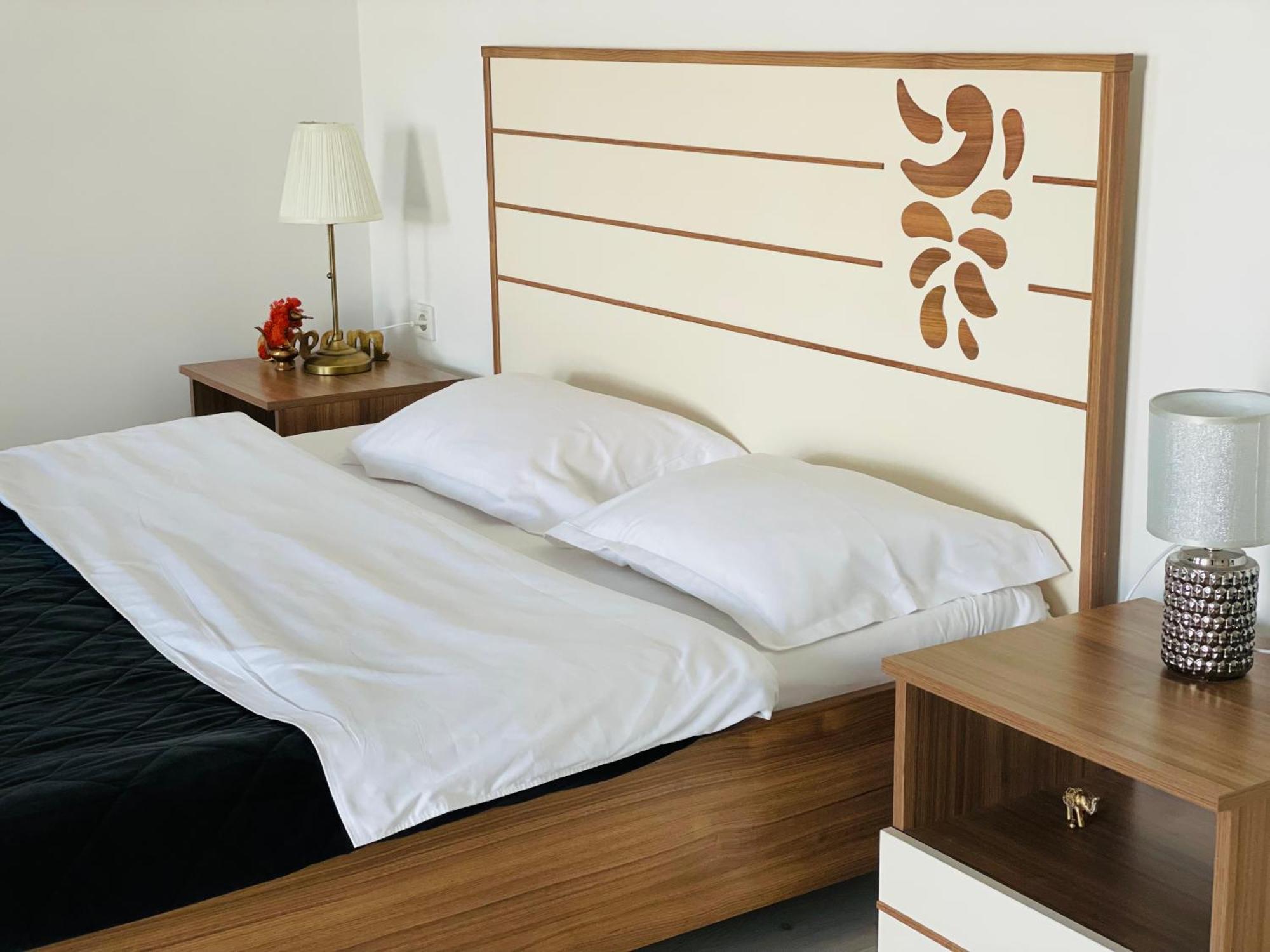 Airplane Plaza Apartment โอโตเปนี ภายนอก รูปภาพ