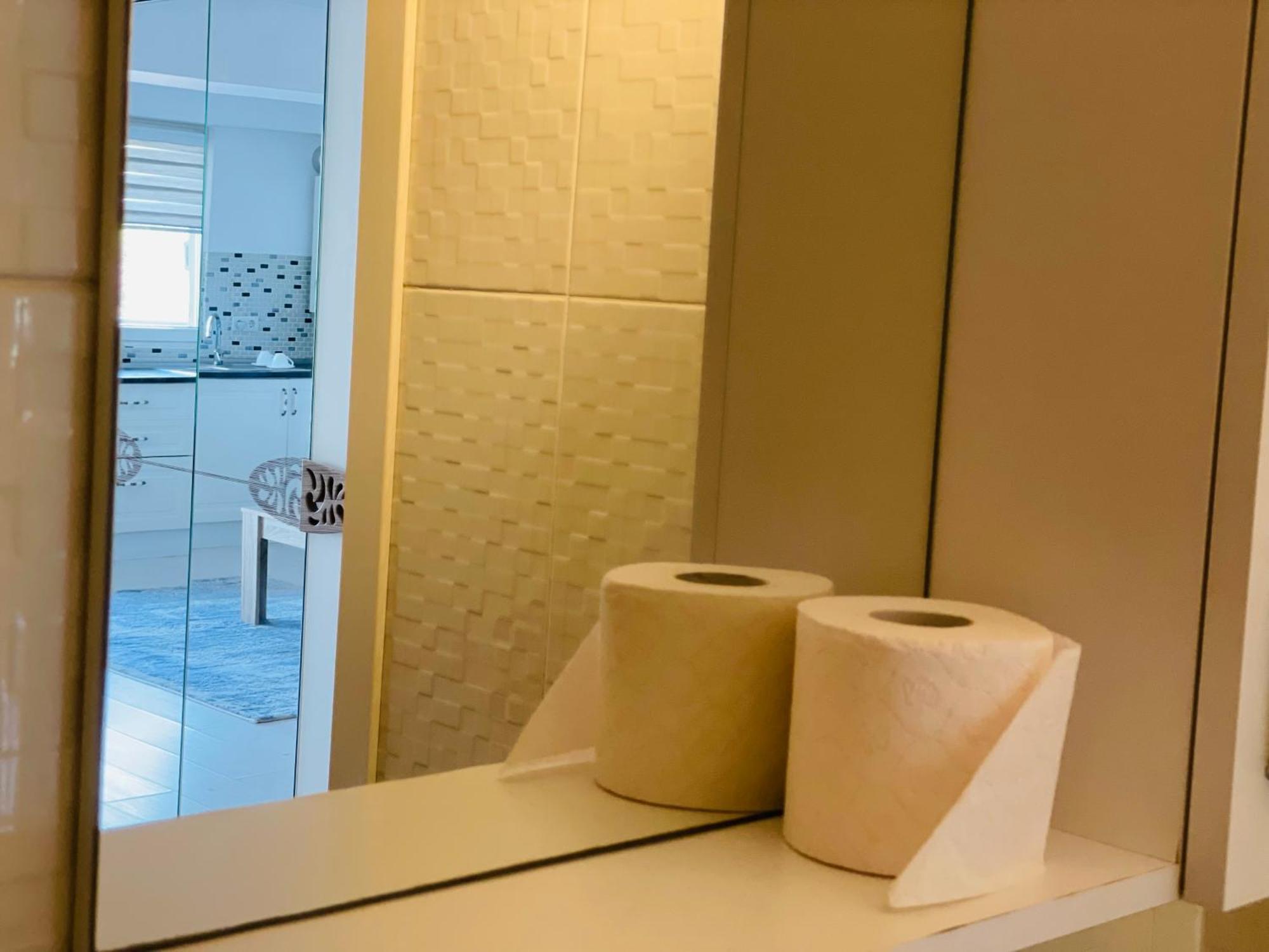 Airplane Plaza Apartment โอโตเปนี ภายนอก รูปภาพ