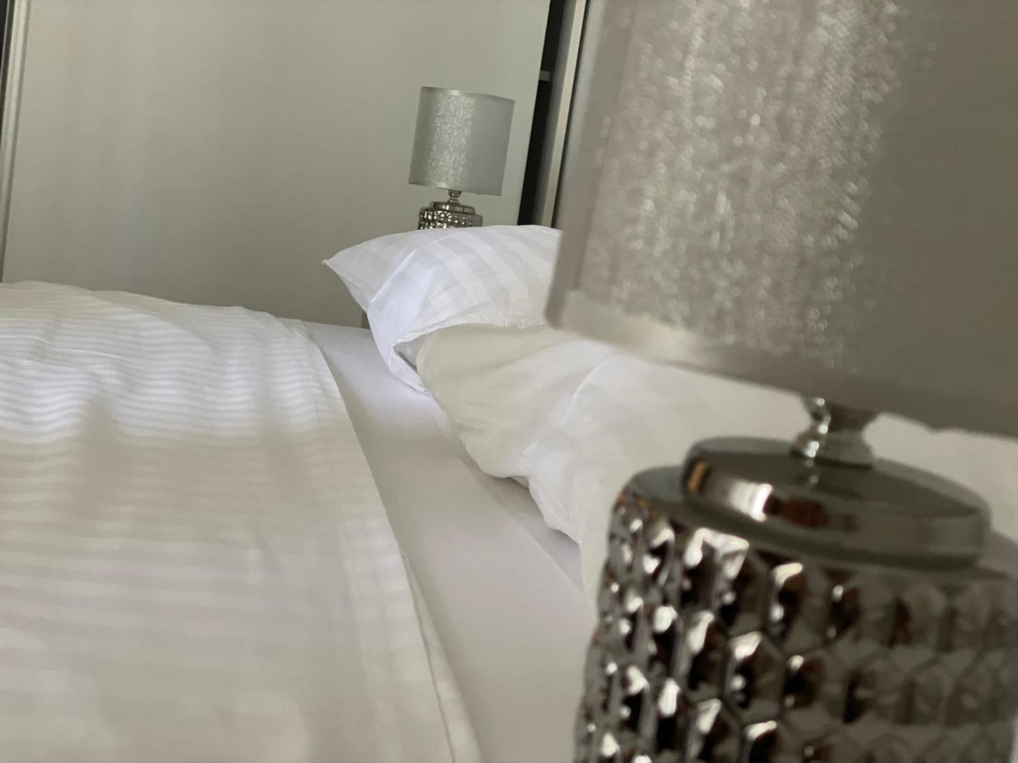 Airplane Plaza Apartment โอโตเปนี ภายนอก รูปภาพ