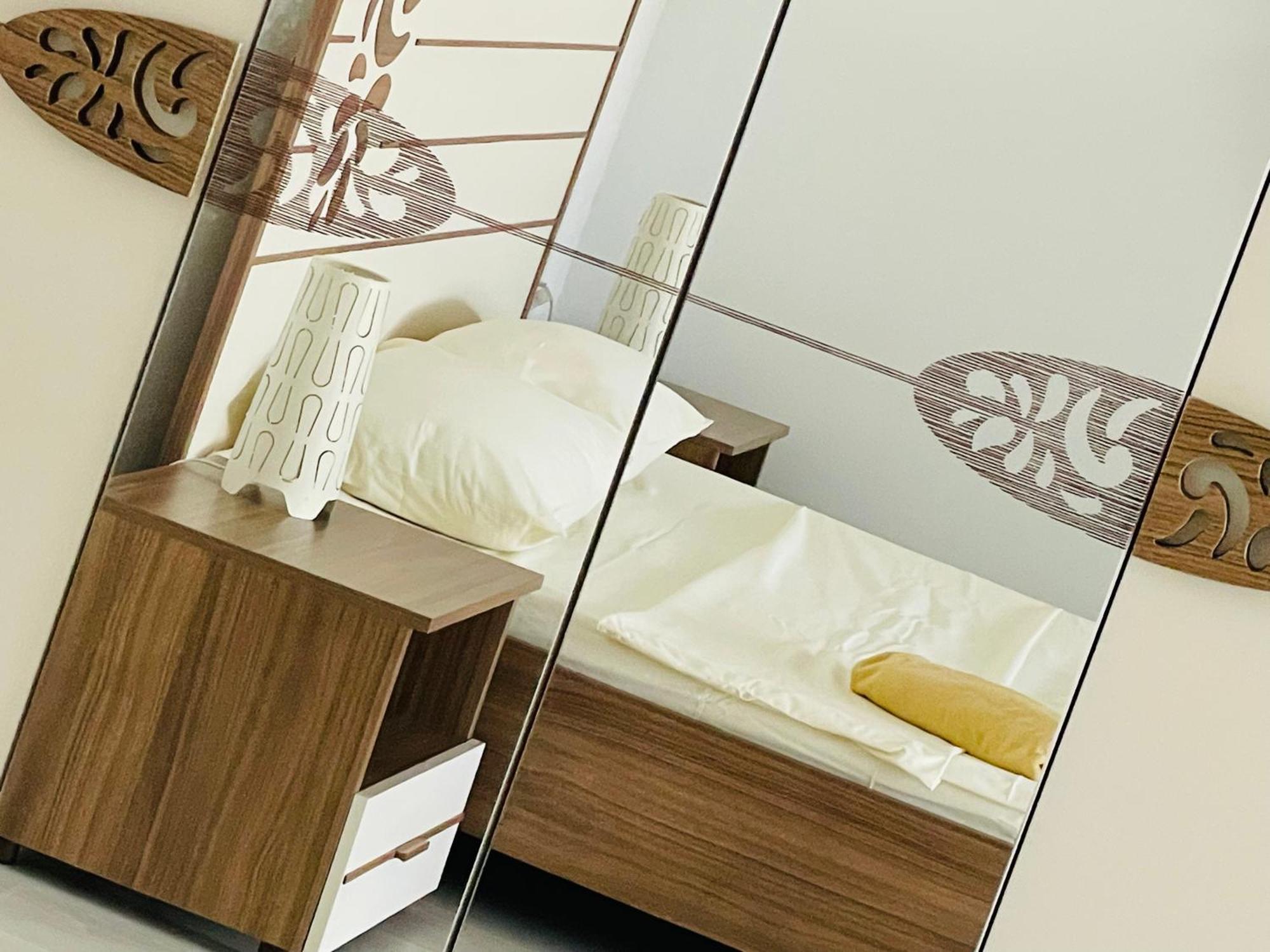 Airplane Plaza Apartment โอโตเปนี ภายนอก รูปภาพ